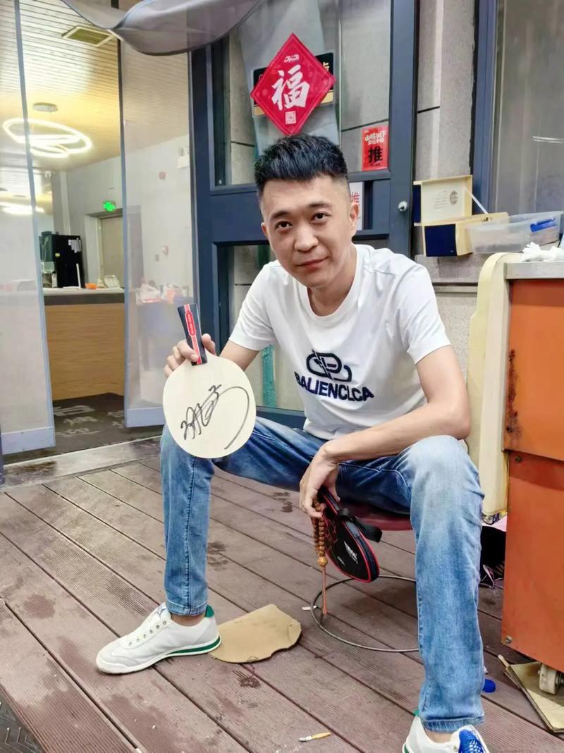 樊振东给孙颖莎签名,樊振东给孙颖莎签名是什么时候