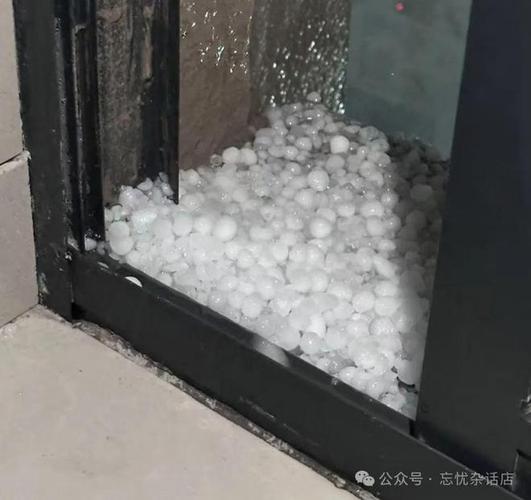 西安冰雹致百车被砸,西安冰雹视频