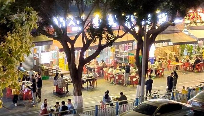 烧烤摊扰民住户大闹,烧烤摊扰民住户大闹怎么办